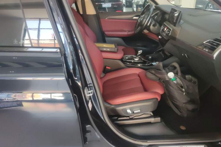 Used BMW X3 2022 Second Facelift xDrive30i Leading Edition M Night Sky Package Right Front Seat