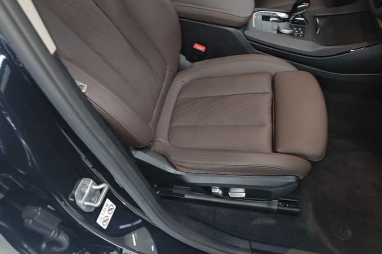 Used BMW X3 2022 Restyled xDrive25i M Sport Package Right Front Seat