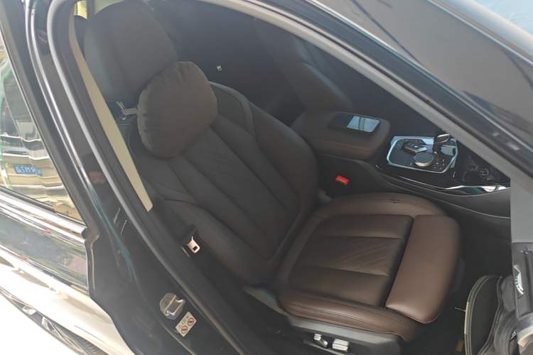 Used BMW X3 2022 Second Facelift xDrive30i Leading Edition M Night Sky Package Right Front Seat
