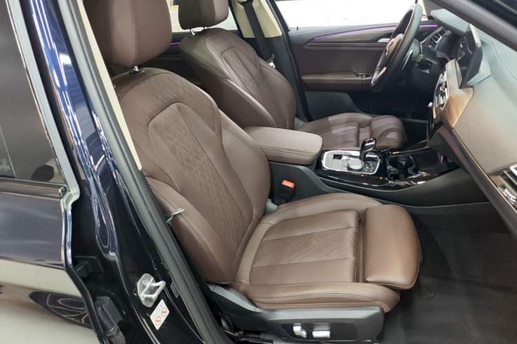 Used BMW X3 2022 Second Facelift xDrive30i Leading Edition M Night Sky Package Right Front Seat