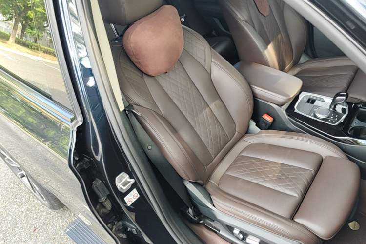 Used BMW X3 2022 Second Facelift xDrive30i Leading Edition M Night Sky Package Right Front Seat