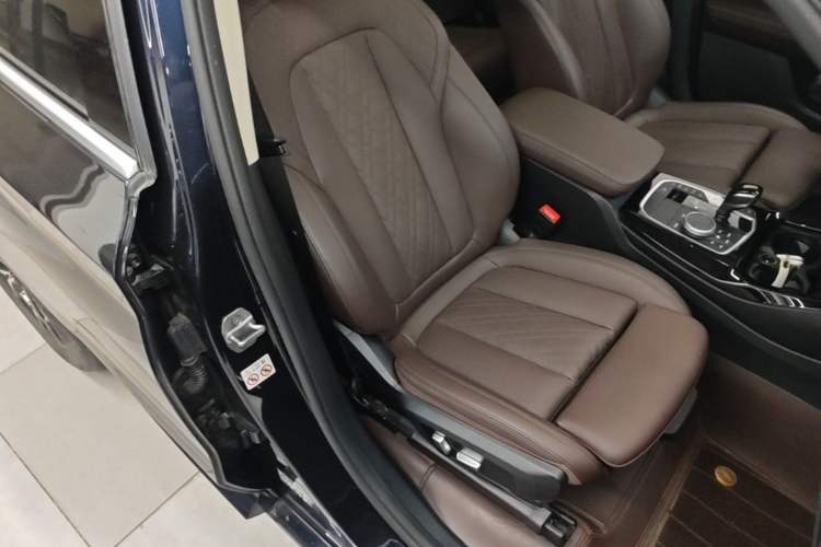 Used BMW X3 2022 Restyled xDrive25i M Sport Package Right Front Seat