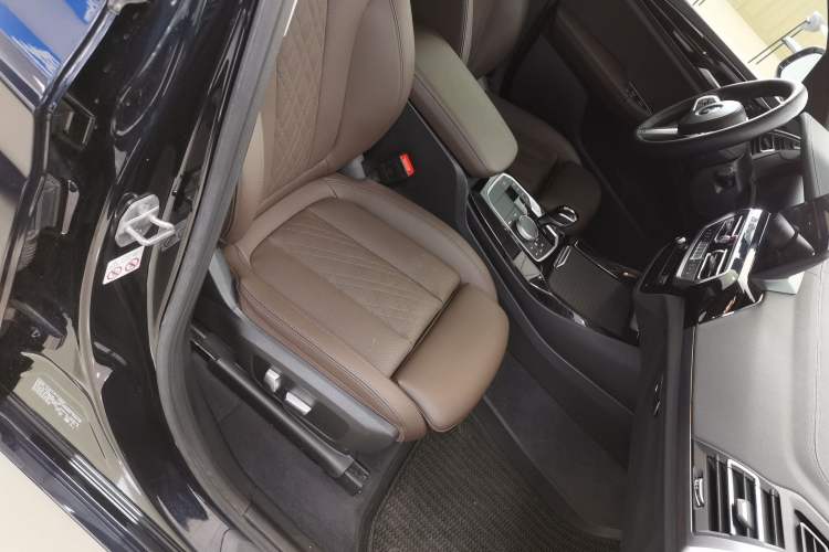 Used BMW X3 2022 Restyled xDrive25i M Sport Package Right Front Seat