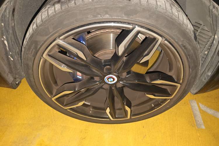 Used BMW X3 2022 M40i Right Front Wheel Hub