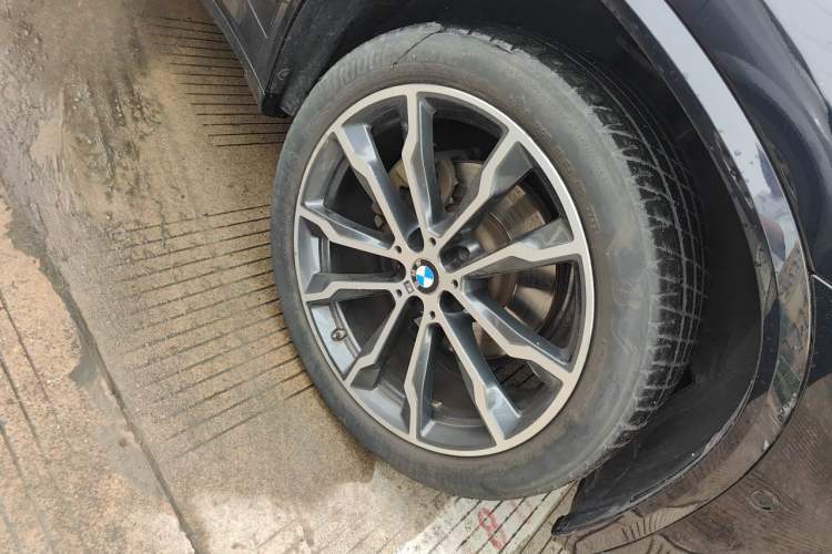 Used BMW X3 2022 Second Facelift xDrive30i Leading Edition M Night Sky Package Right Front Wheel Hub