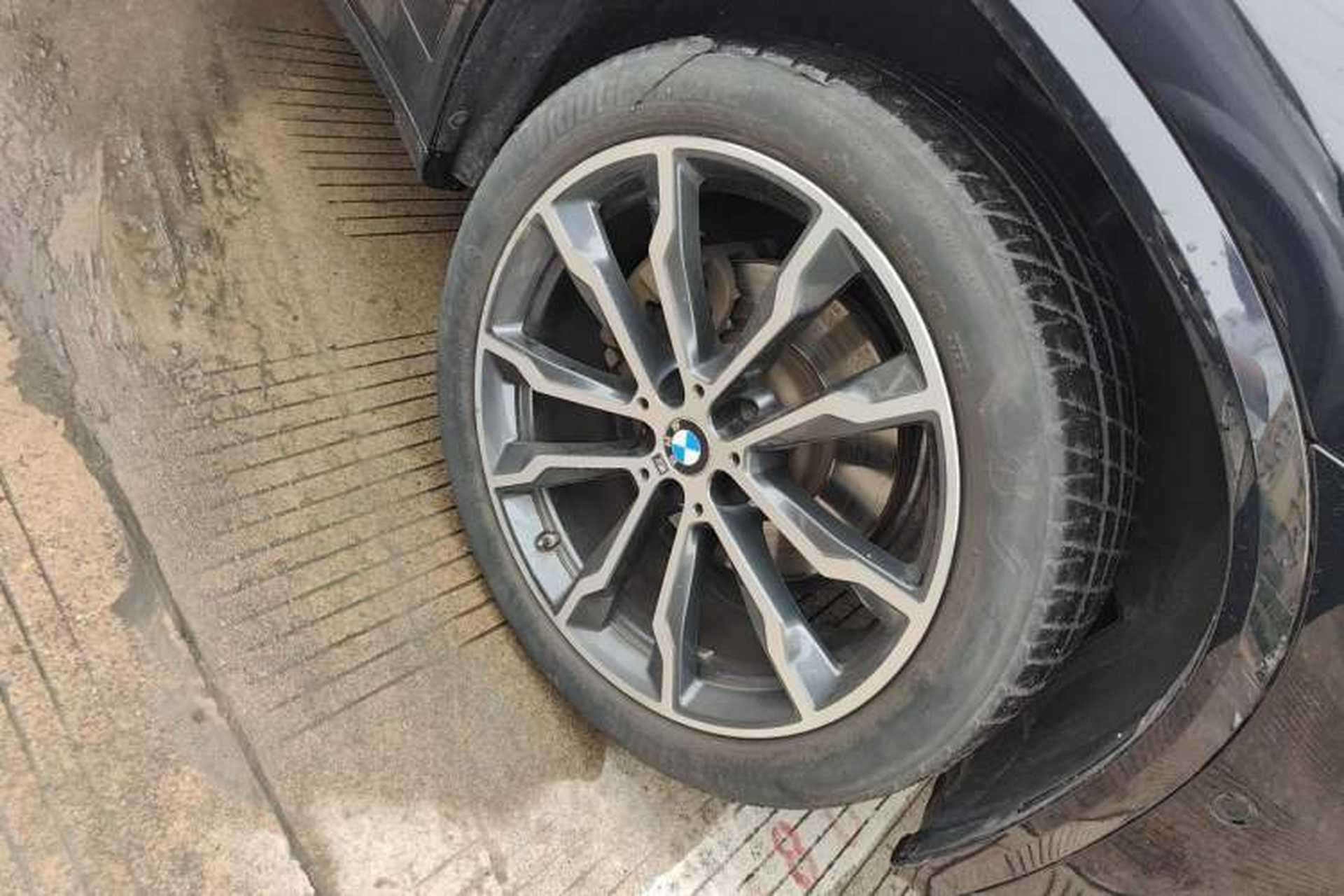 Used BMW X3 2022 Second Facelift xDrive30i Leading Edition M Night Sky Package Right Front Wheel Hub