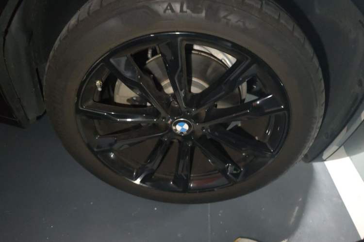Used BMW X3 2022 Second Facelift xDrive30i Luxury Edition M Night Sky Package Right Front Wheel Hub