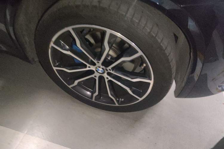 Used BMW X3 2022 Second Facelift xDrive30i Leading Edition M Night Sky Package Right Front Wheel Hub