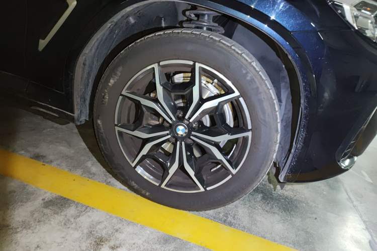 Used BMW X3 2022 xDrive25i M Sport Package Right Front Wheel Hub