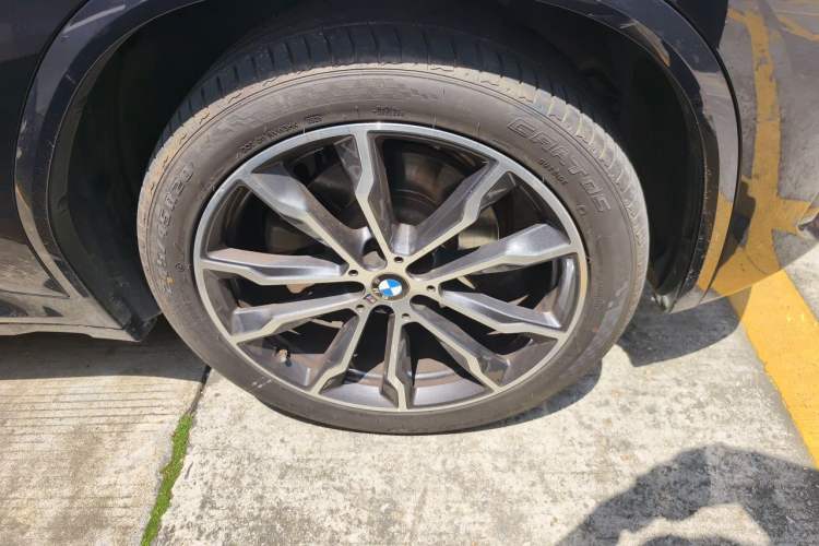 Used BMW X3 2022 xDrive30i Luxury Model M Night Sky Package Right Front Wheel Hub