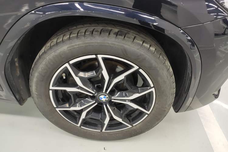 Used BMW X3 2022 xDrive25i M Sport Package Right Front Wheel Hub