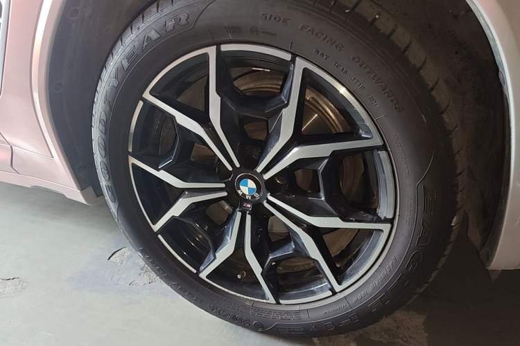 Used BMW X3 2022 xDrive25i M Sport Package Right Front Wheel Hub