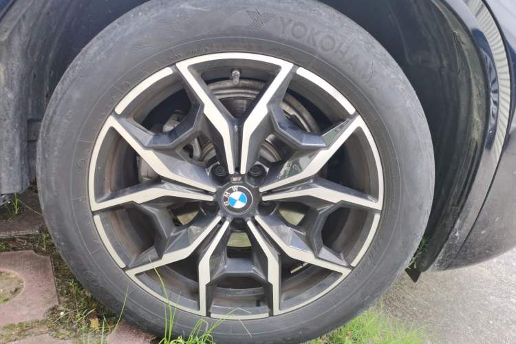 Used BMW X3 2022 xDrive25i M Sport Package Right Front Wheel Hub