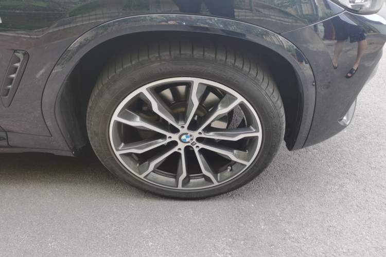 Used BMW X3 2022 Facelift xDrive30i Luxury Edition M Night Edition Package Right Front Wheel Hub