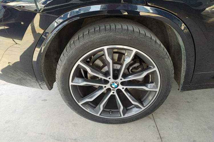 Used BMW X3 2022 Second Facelift xDrive30i Leading Edition M Night Sky Package Right Rear Wheel Hub