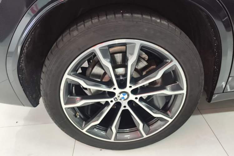 Used BMW X3 2022 Second Facelift xDrive30i Leading Edition M Night Sky Package Right Rear Wheel Hub