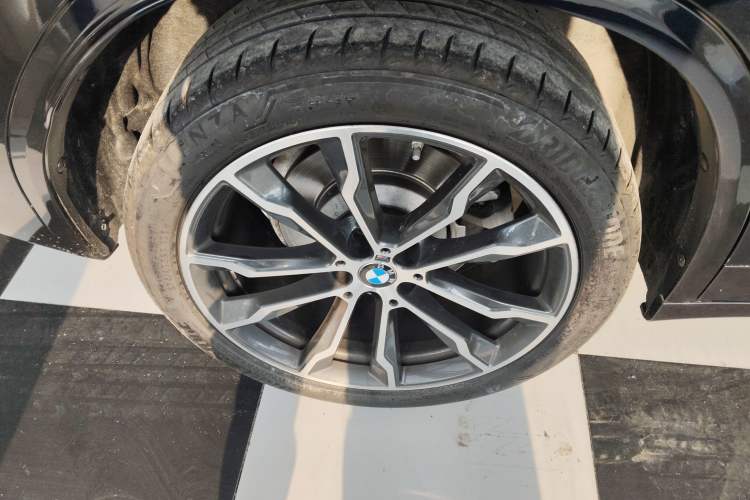 Used BMW X3 2022 Second Facelift xDrive30i Leading Edition M Night Sky Package Right Rear Wheel Hub