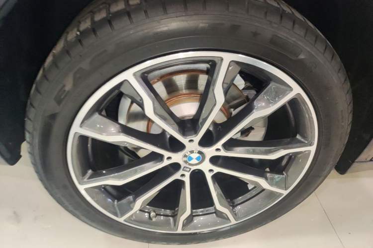 Used BMW X3 2022 Second Facelift xDrive30i Leading Edition M Night Sky Package Right Rear Wheel Hub