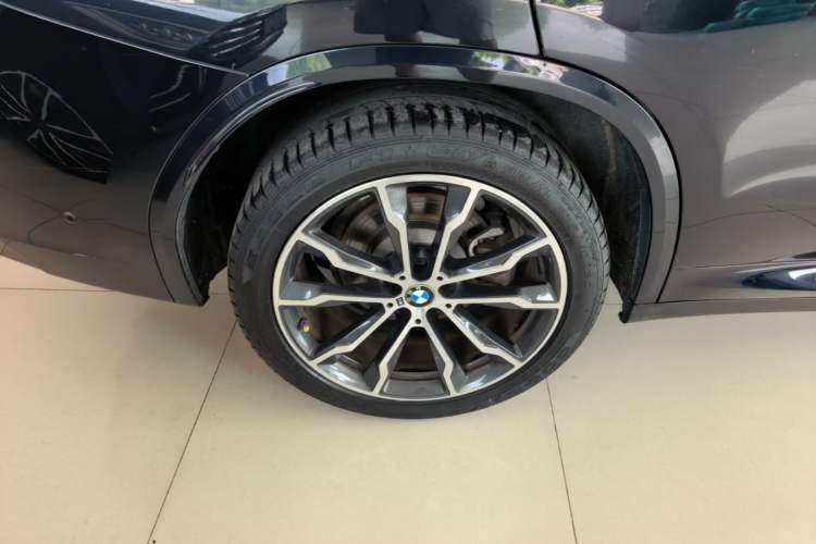 Used BMW X3 2022 Second Facelift xDrive30i Leading Edition M Night Sky Package Right Rear Wheel Hub