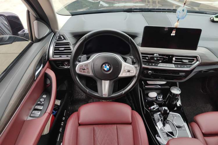 Used BMW X3 2022 Second Facelift xDrive30i Leading Edition M Night Sky Package Steering Wheel