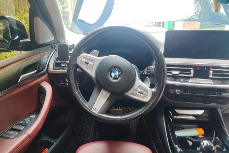 Used BMW X3 2022 Second Facelift xDrive30i Leading Edition M Night Sky Package Steering Wheel