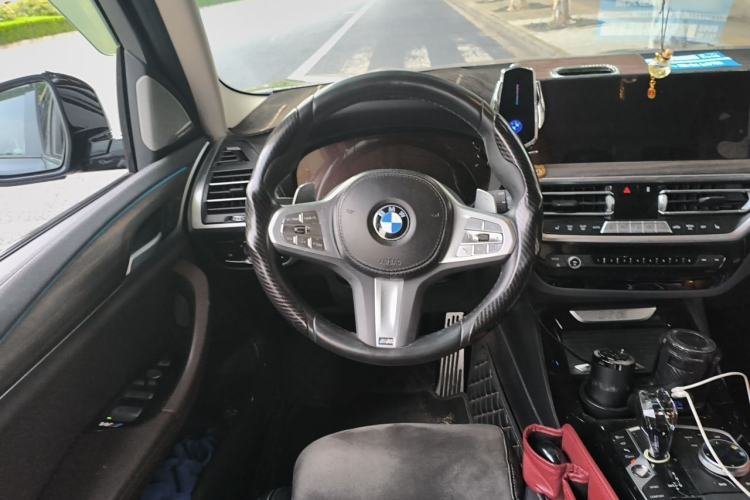 Used BMW X3 2022 Second Facelift xDrive30i Leading Edition M Night Sky Package Steering Wheel