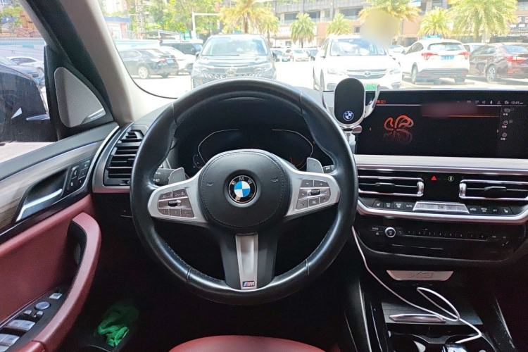 Used BMW X3 2022 Second Facelift xDrive30i Leading Edition M Night Sky Package Steering Wheel