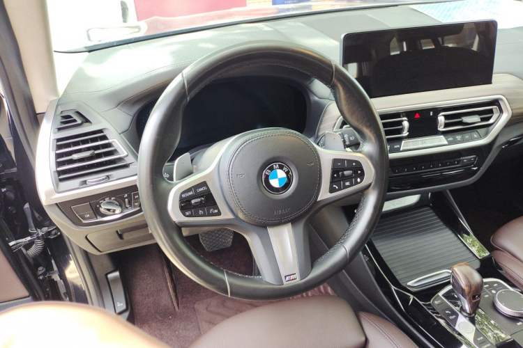 Used BMW X3 2022 xDrive30i Luxury Model M Night Sky Package Steering Wheel
