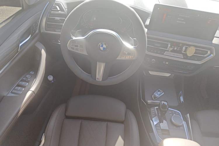 Used BMW X3 2022 Second Facelift xDrive30i Leading Edition M Night Sky Package Steering Wheel