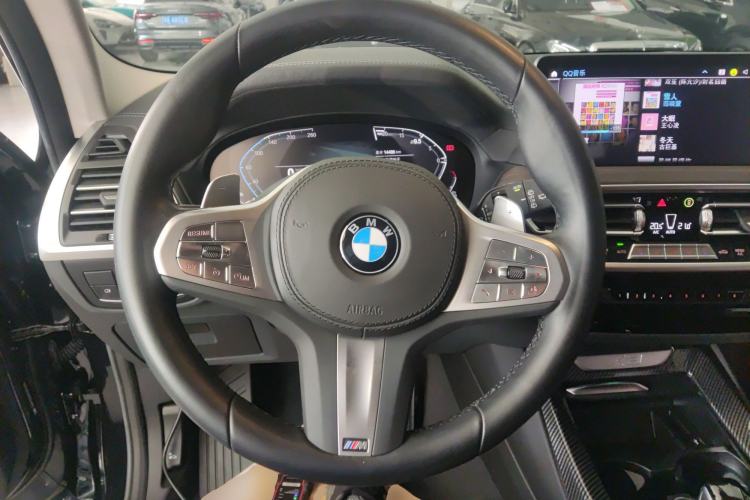 Used BMW X3 2022 Second Facelift xDrive30i Leading Edition M Night Sky Package Steering Wheel
