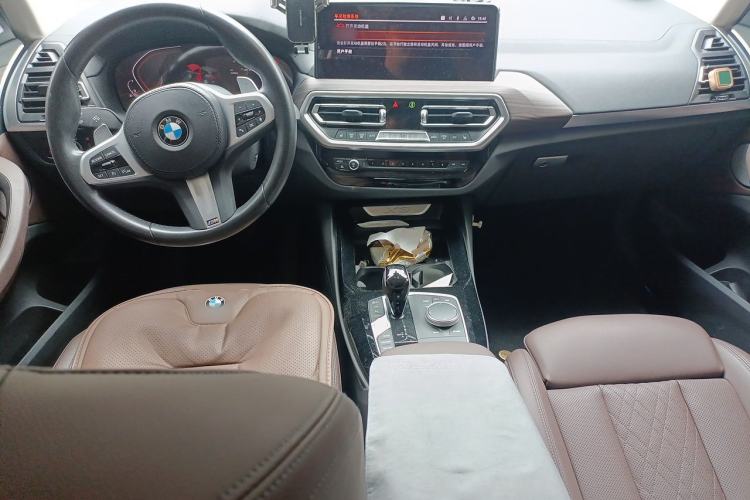 Used BMW X3 2022 Second Facelift xDrive30i Leading Edition M Night Sky Package Center Console