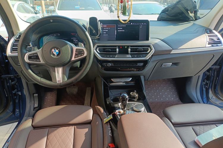Used BMW X3 2022 xDrive30i Luxury Model M Night Sky Package Center Console