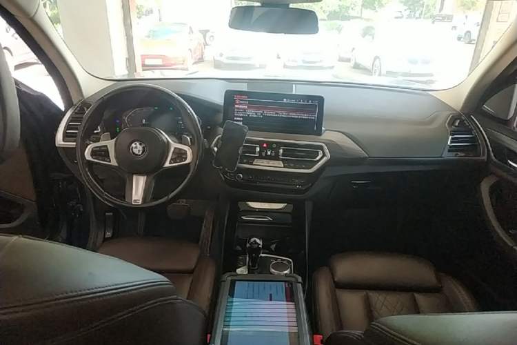 Used BMW X3 2022 xDrive30i Luxury Model M Night Sky Package Center Console