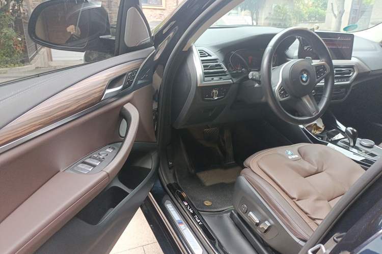 Used BMW X3 2022 Second Facelift xDrive30i Leading Edition M Night Sky Package Driver Seat