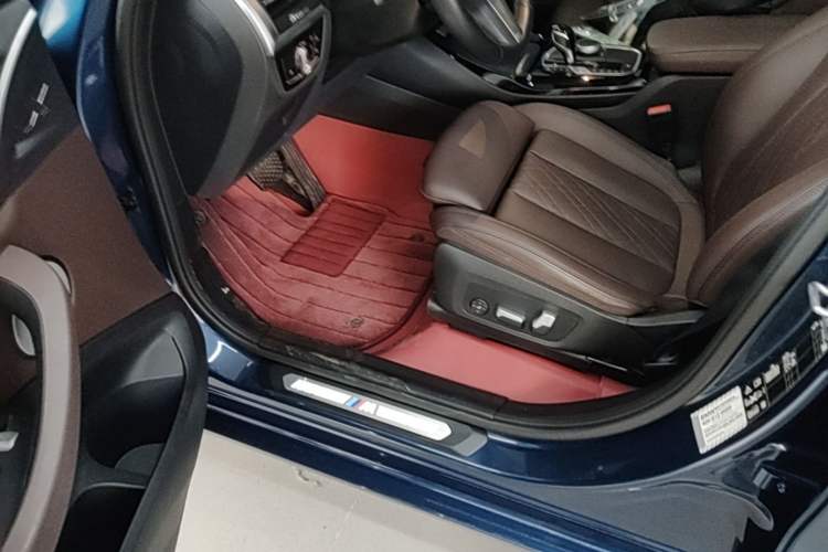 Used BMW X3 2022 Second Facelift xDrive30i Leading Edition M Night Sky Package Driver Seat