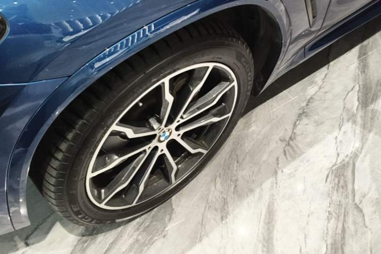 Used BMW X3 2022 xDrive30i Luxury Model M Night Sky Package Left Front Wheel Hub
