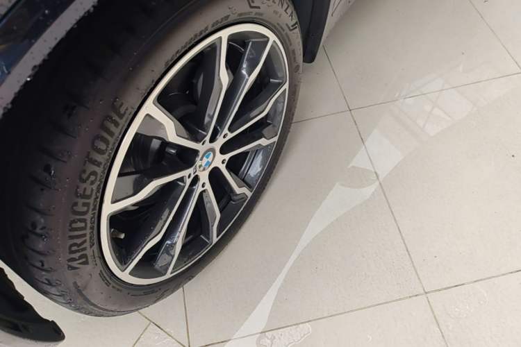 Used BMW X3 2022 xDrive30i Luxury Model M Night Sky Package Left Front Wheel Hub