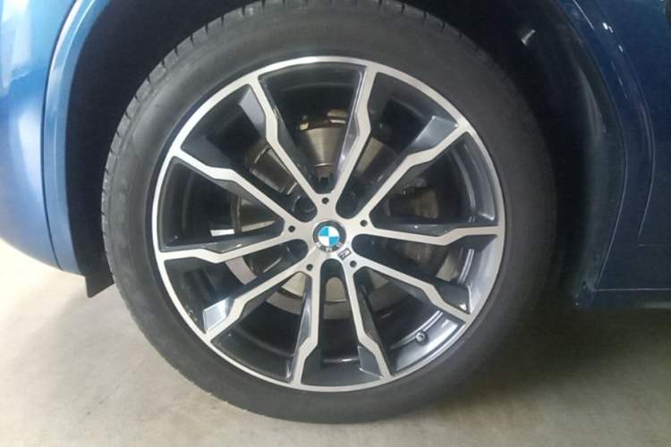 Used BMW X3 2022 xDrive30i Luxury Model M Night Sky Package Left Front Wheel Hub
