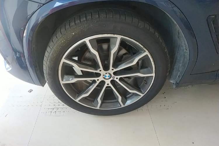 Used BMW X3 2022 xDrive30i Luxury Model M Night Sky Package Left Front Wheel Hub