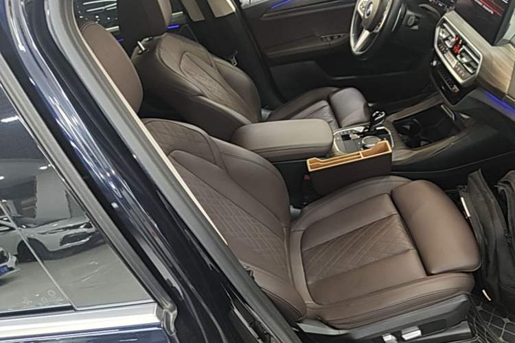 Used BMW X3 2022 xDrive30i Luxury Model M Night Sky Package Right Front Seat