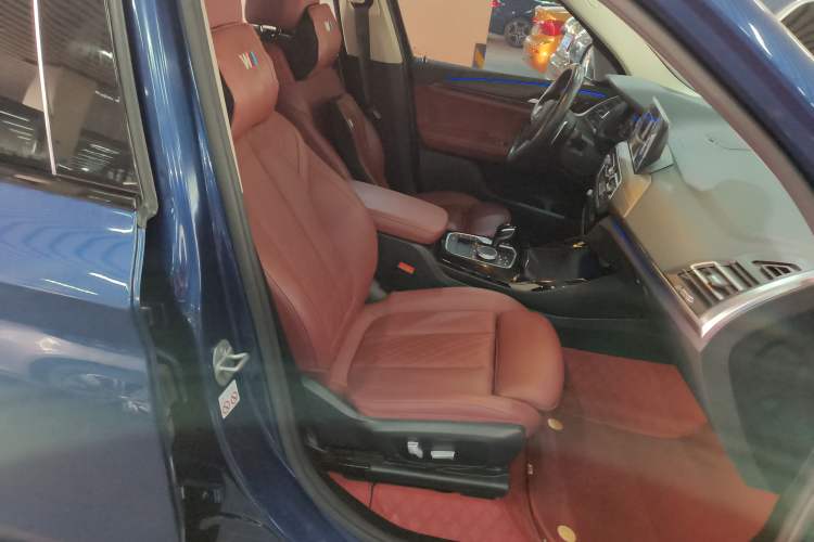 Used BMW X3 2022 Second Facelift xDrive30i Leading Edition M Night Sky Package Right Front Seat