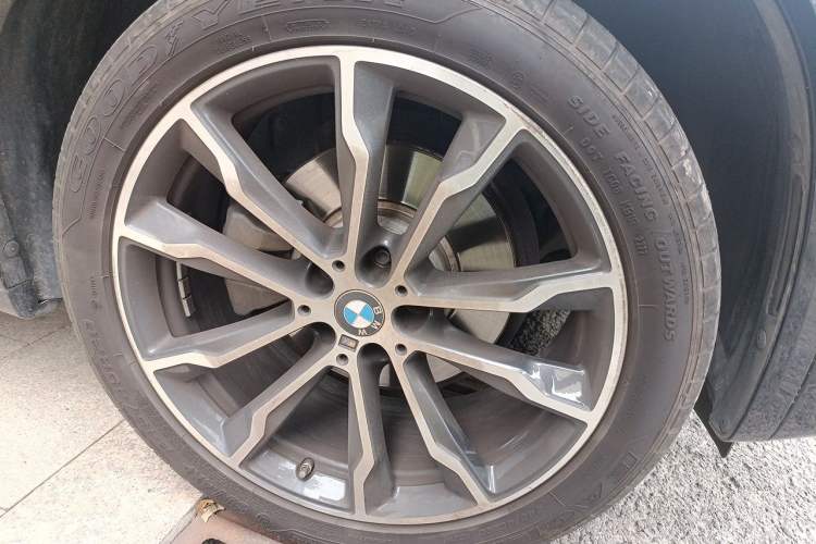Used BMW X3 2022 Second Facelift xDrive30i Leading Edition M Night Sky Package Right Front Wheel Hub