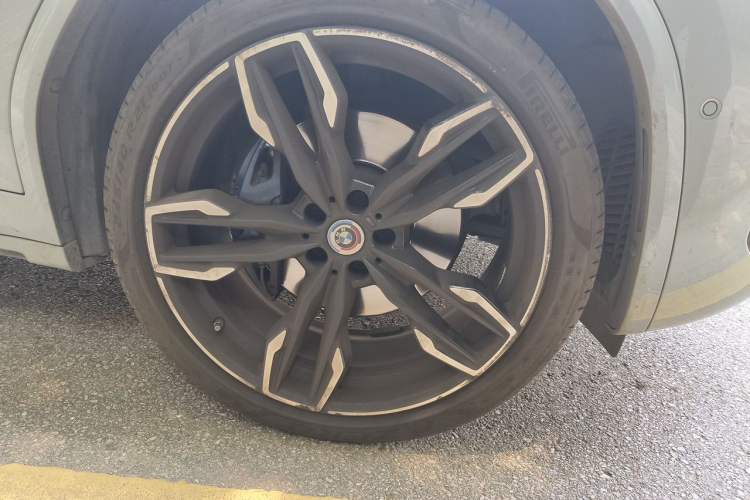 Used BMW X3 2022 M40i Right Front Wheel Hub