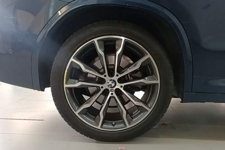 Used BMW X3 2022 Second Facelift xDrive30i Leading Edition M Night Sky Package Right Rear Wheel Hub