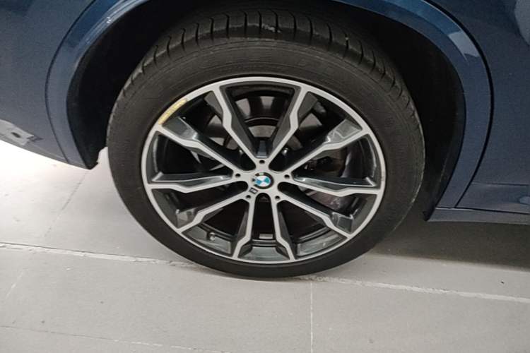Used BMW X3 2022 Second Facelift xDrive30i Leading Edition M Night Sky Package Right Rear Wheel Hub