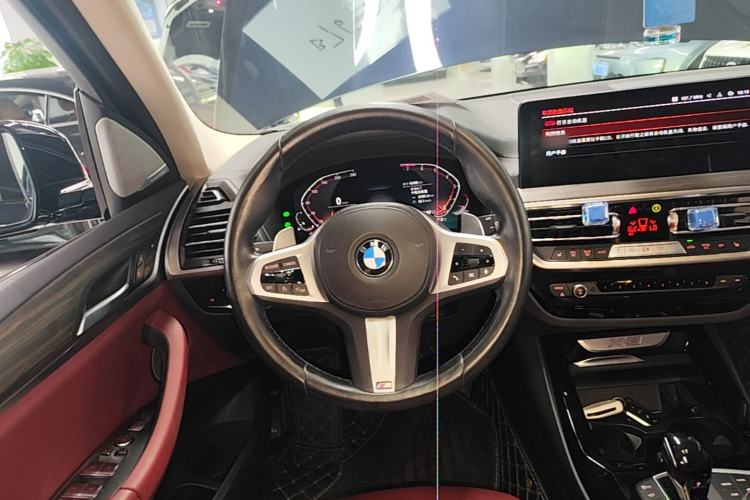 Used BMW X3 2022 Second Facelift xDrive30i Leading Edition M Night Sky Package Steering Wheel