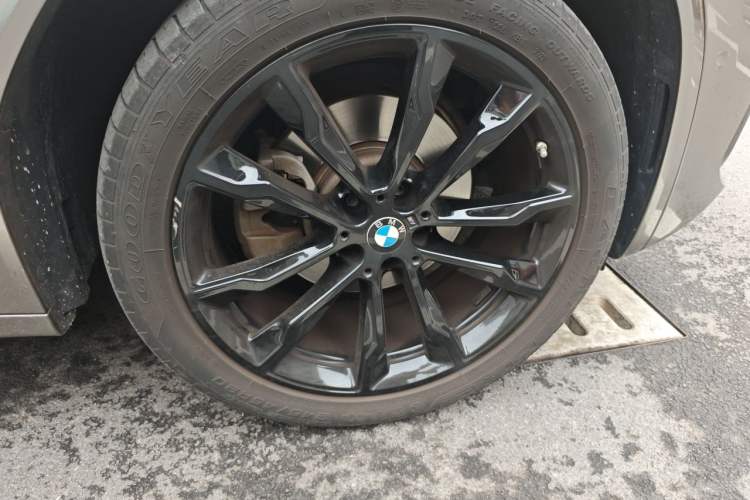 Used BMW X3 2022 Second Facelift xDrive30i Leading Edition M Night Sky Package Right Front Wheel Hub