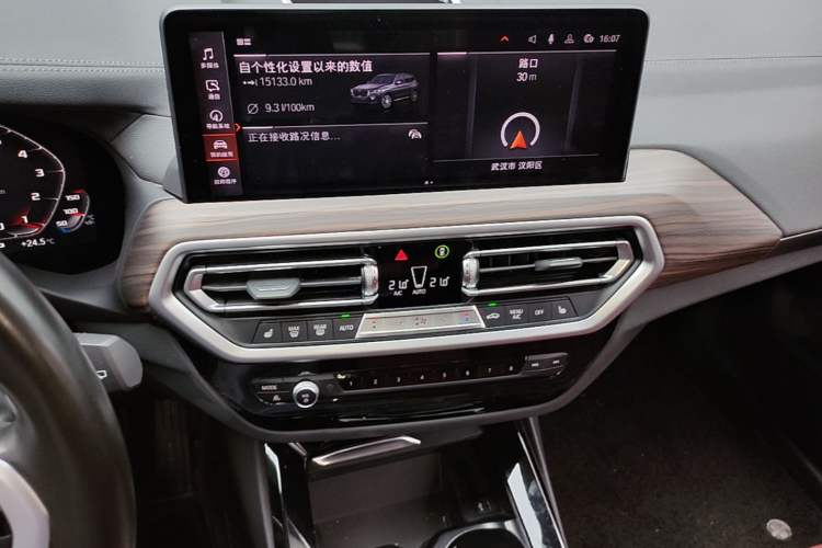 Used BMW X3 2022 xDrive30i Luxury Model M Night Sky Package Audio And AC Panel