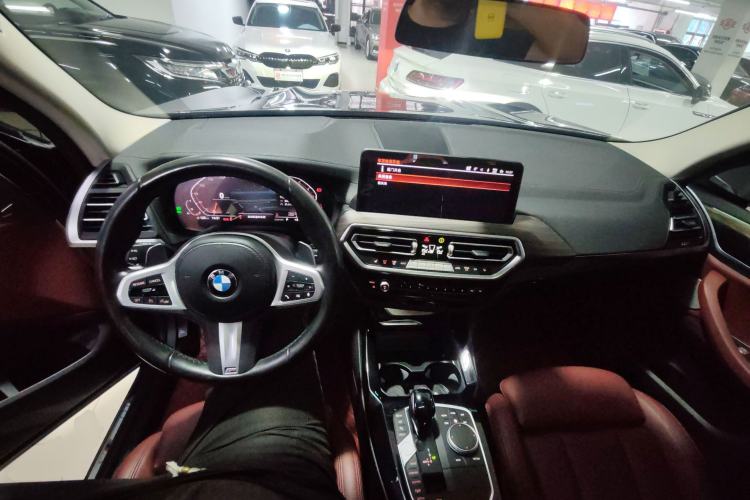 Used BMW X3 2022 Second Facelift xDrive30i Leading Edition M Night Sky Package Center Console