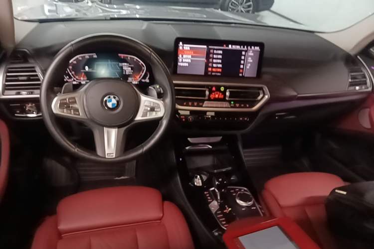 Used BMW X3 2022 Second Facelift xDrive30i Leading Edition M Night Sky Package Center Console